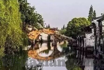 亚洲av乱码久久精品蜜桃麻豆-深度体验亚洲魅力，探索影视内容的文化交流与反思